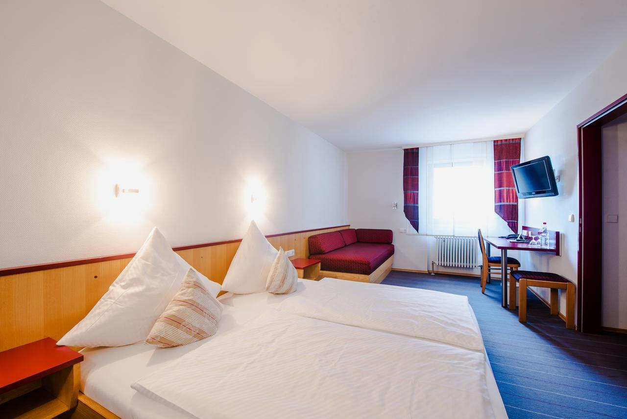 Hotel Gasthof Zum Roessle Altenstadt  Ngoại thất bức ảnh