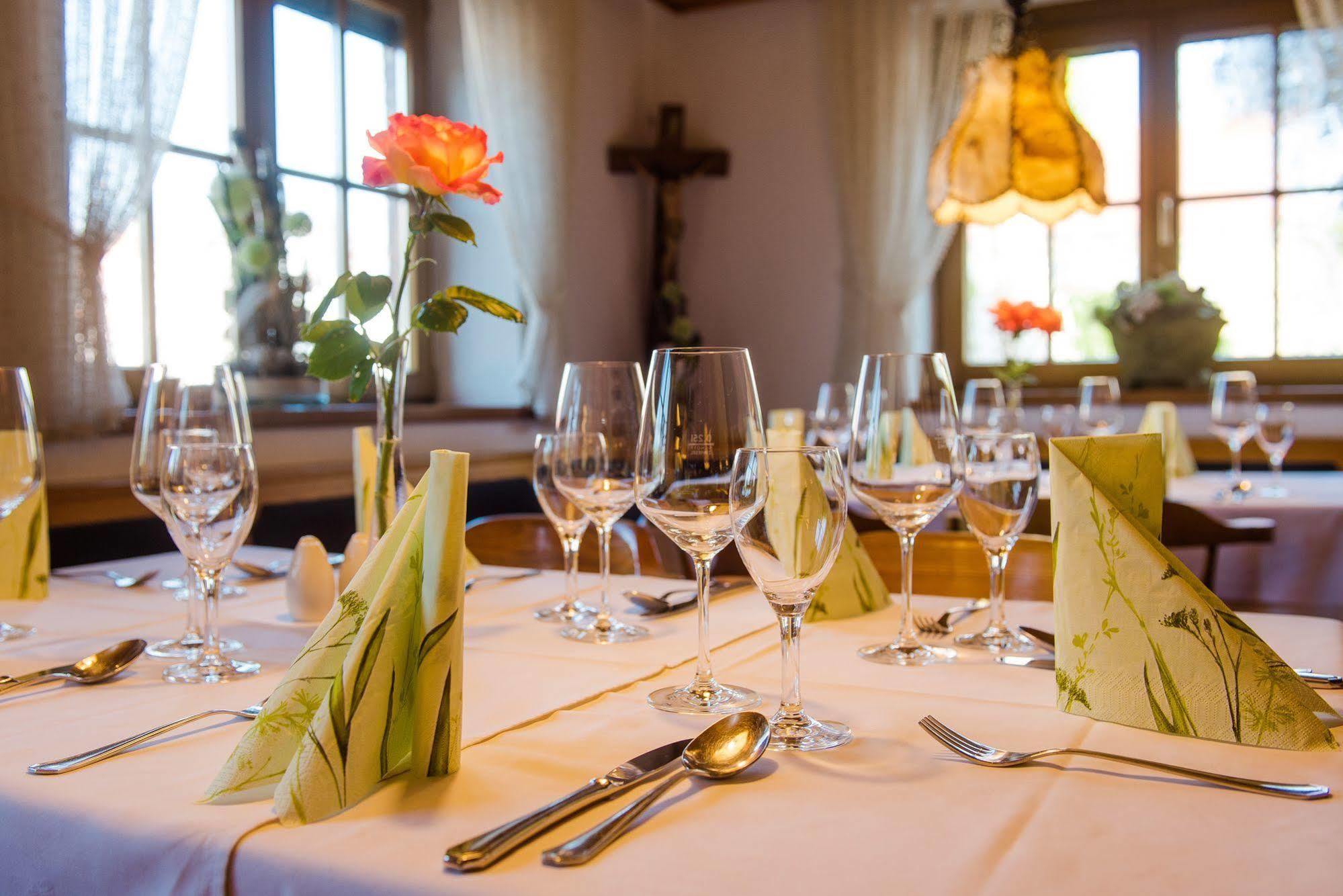 Hotel Gasthof Zum Roessle Altenstadt  Ngoại thất bức ảnh