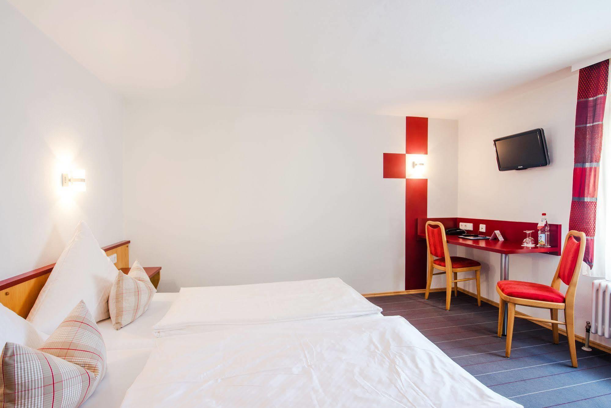 Hotel Gasthof Zum Roessle Altenstadt  Ngoại thất bức ảnh